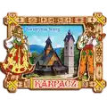 3D drewniany magnes pamiątkowy z widokiem na Świątynię Wang w Karpaczu, ozdobiony postaciami górali w tradycyjnych strojach. Produkt turystyczny na sprzedaż hurtową B2B, POL-DS-264.