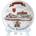 Ceramiczna naścienna dekoracyjna talerz o średnicy 125 mm z brązowym nadrukiem, przedstawiająca Zamek Krzyżacki w Malborku. Produkt turystyczny na sprzedaż hurtową B2B, POL-MT-015.