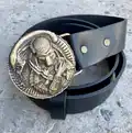 Męski czarny skórzany pasek z mosiężną klamrą Obcy vs Drapieżnik - kultowa walka sci-fi symbol odwagi