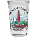 Szklany kieliszek 50ml z kolorowym nadrukiem przedstawiającym latarnię morską, statek i zabudowania Helu, produkt turystyczny na sprzedaż hurtową B2B, POL-WG-1827.
