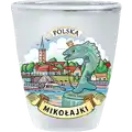 Matowy szklany kieliszek 30 ml z nadrukiem panorama miasta Mikołajki i figurą Króla Sielaw – pamiątka turystyczna i produkt na sprzedaż hurtową B2B, POL-WG-1734.