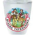 Szklany matowy kieliszek 30ml z kolorowym nadrukiem przedstawiającym parę w tradycyjnych góralskich strojach ludowych, Białka Tatrzańska – produkt turystyczny na sprzedaż hurtową B2B, POL-WG-2651.